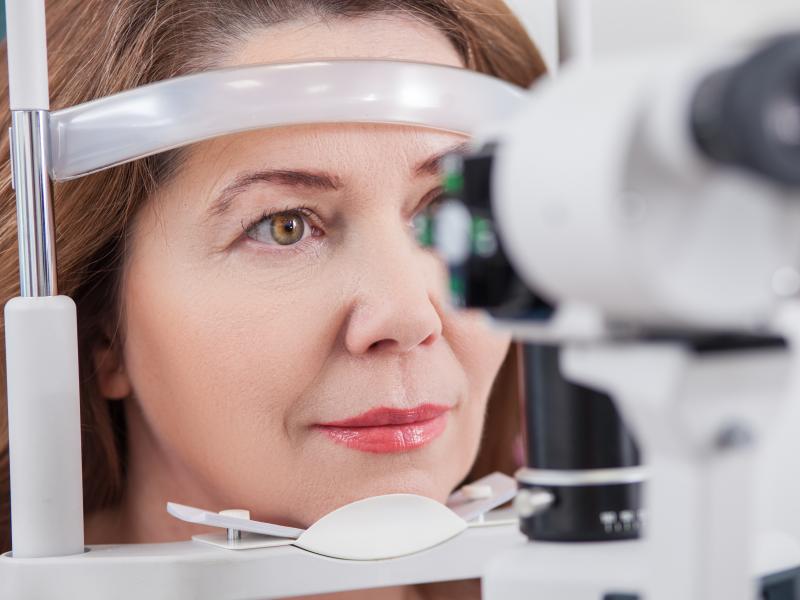 لیزیک اغلب بدون دردسر عینک یا لنزهای تماسی ، بهبود دید را ارائه می دهد.