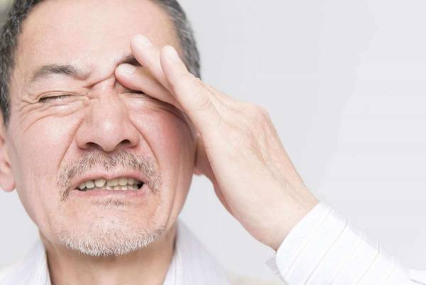 درمان سردرد پشت چشم 