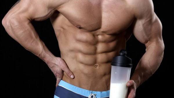 آیا شیر به عضله سازی کمک میکنه؟
