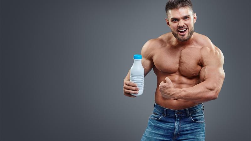 آیا شیر به عضله سازی کمک میکنه؟