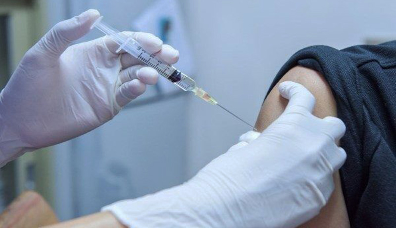 ماساژ دادن محل تزریق واکسن